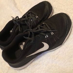 BLACK RUNNING SHOES. SIZE 8.5